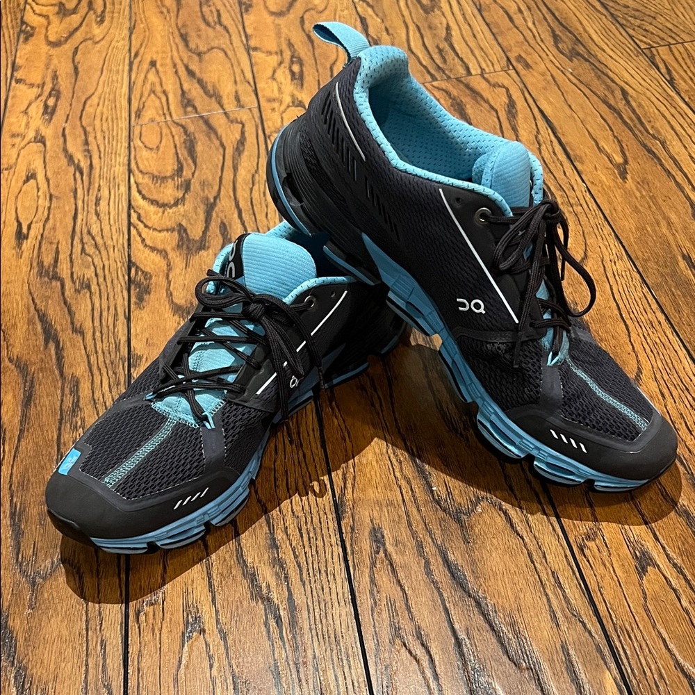 ON Cloud Mens size 10.5 Blue & greyish black Athletic Shoes great condition